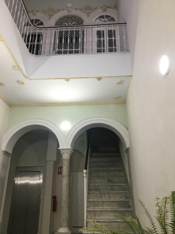 Apartamento Nuevo En Casa Tipo Palacio Cádiz Kültér fotó